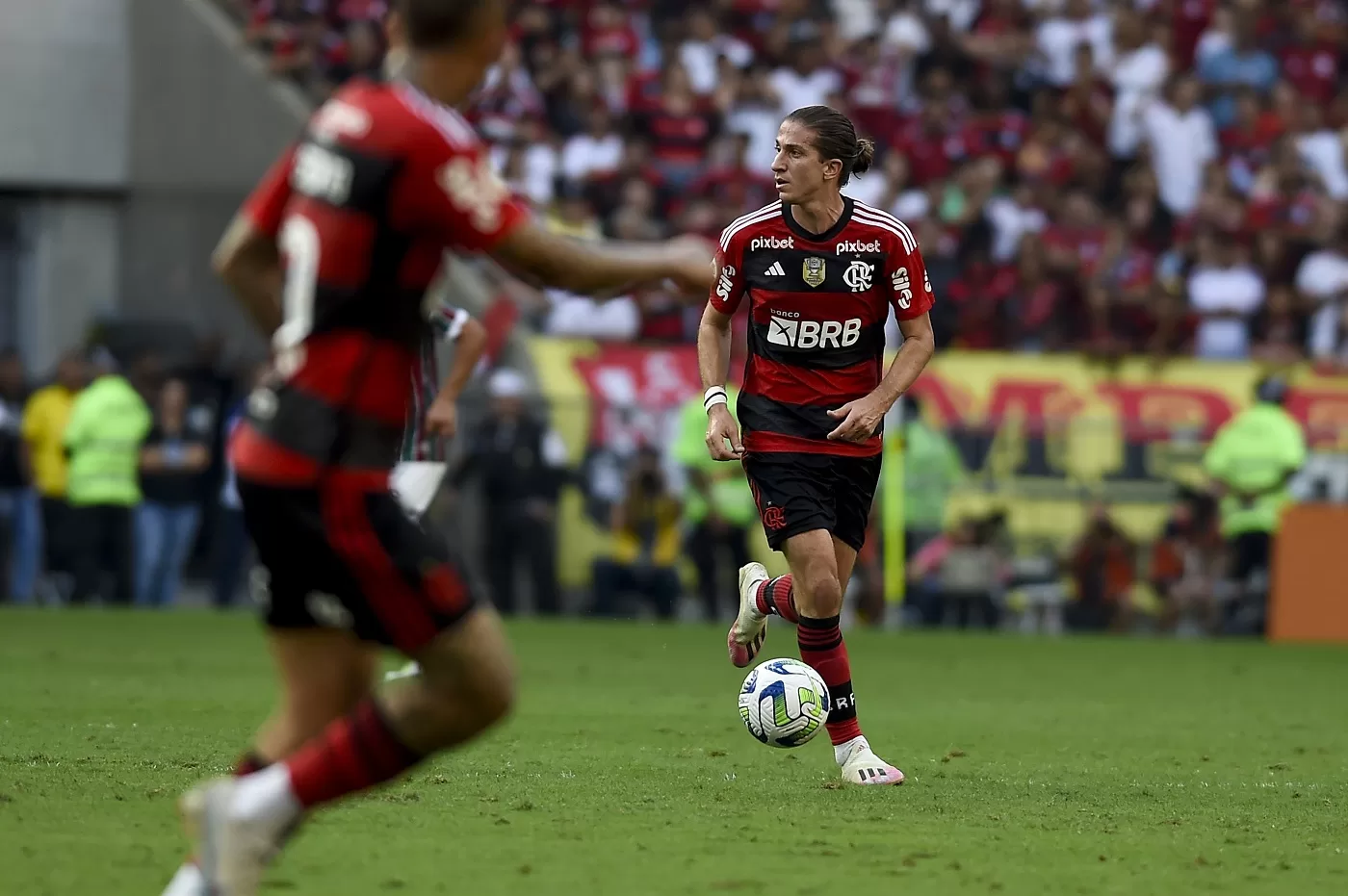 Antes do jogo do Flamengo, meio-campista rescinde com o Grêmio