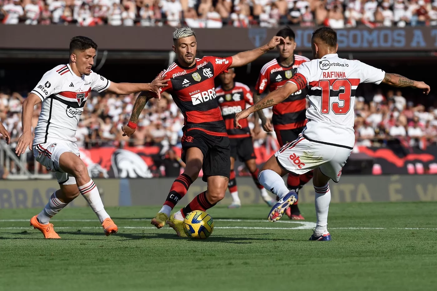 Flamengo on X: FIM DE JOGO NA ARENA! O Flamengo empata com o Corinthians  em 0 a 0 na partida de ida da final da Copa do Brasil. A volta é no