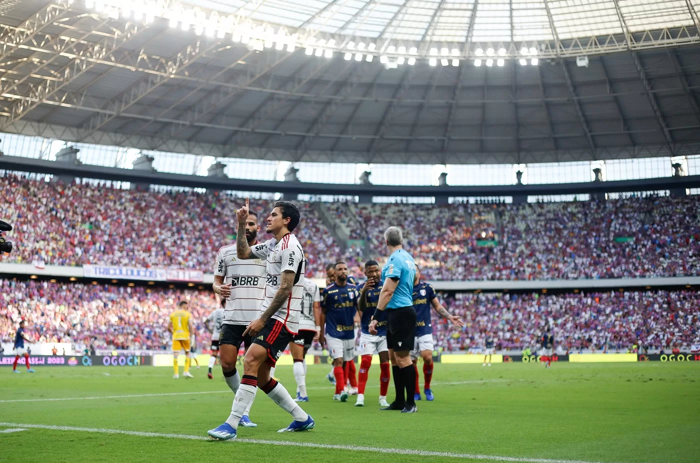 Fortaleza sai na frente, mas sofre empate do Corinthians fora de